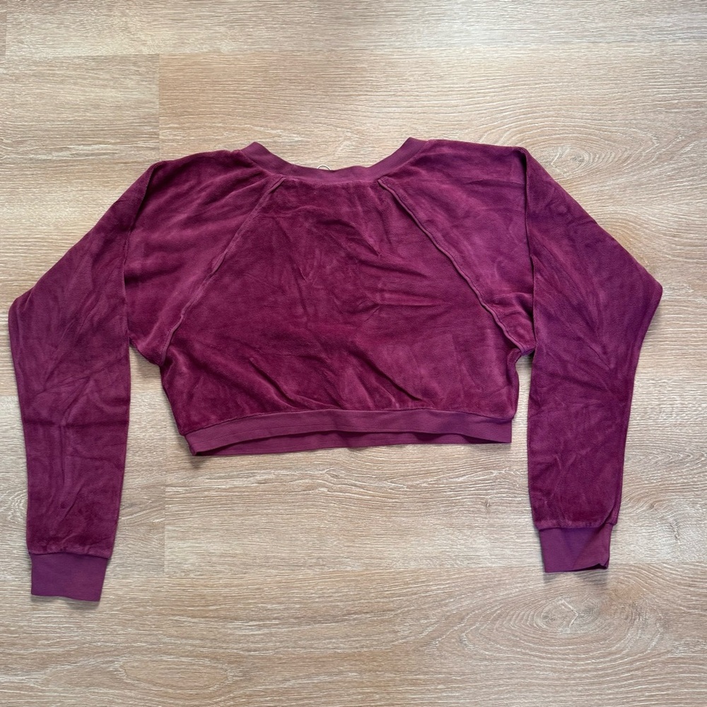 SUZIE KONDI DROP SHOULDER CROP CREW TOP VELOUR - Picture 5 of 6